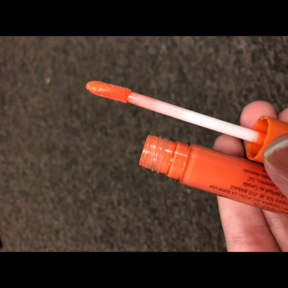 Too Faced Poppin’ Peach Lip Gloss - Picture 4 of 4